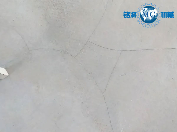 都說石膏基自流平抗開裂，可為啥到處開裂？